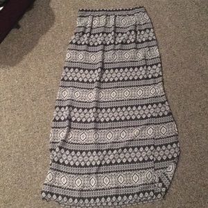 Long skirt with slits on the side